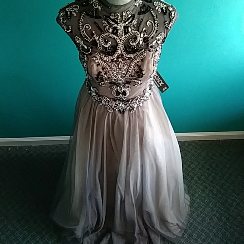 Special occasion dress - Picture 2 of 5